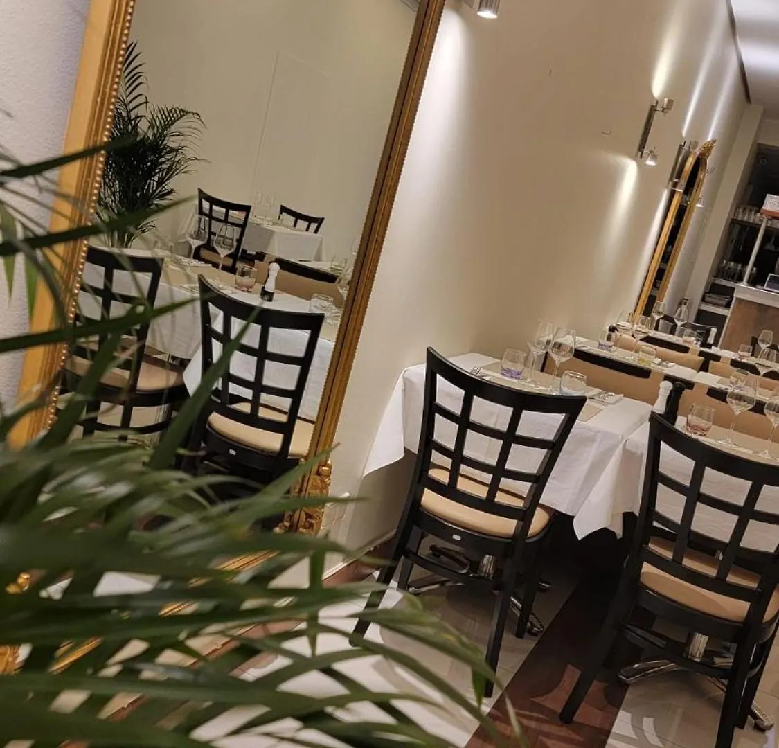 Hotel De La Poste Esch-sur-Alzette 4*,